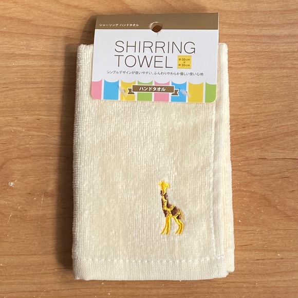 NWT Hand and Face Towel with Embroidered Giraffe Animal Yellow Baby Kids Towel - Picture 1 of 2